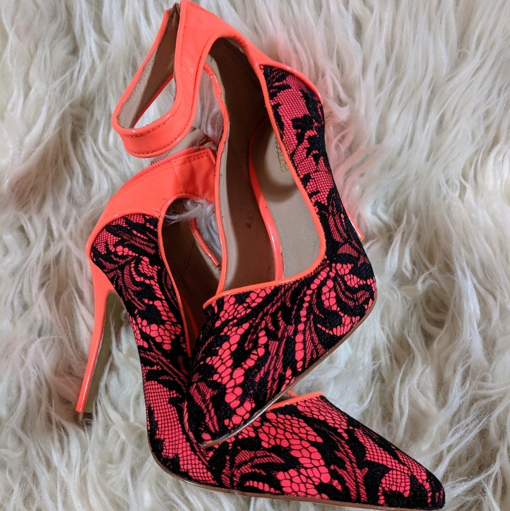 Pointed Toe Floral Pattern Heels